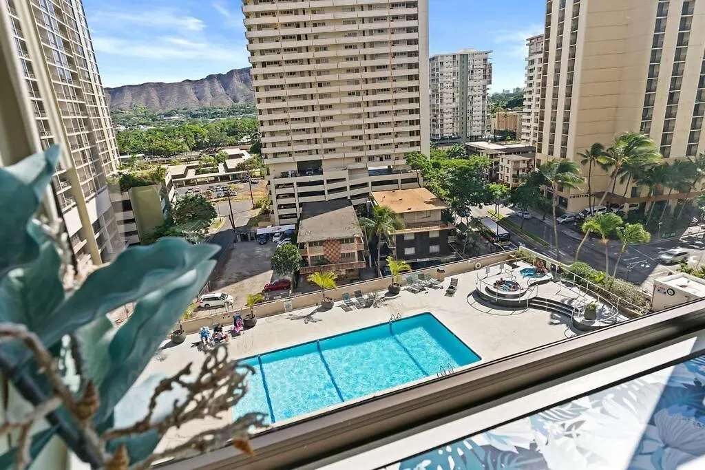Diamond Head View @Waikiki Banyan Apartment Honolulu