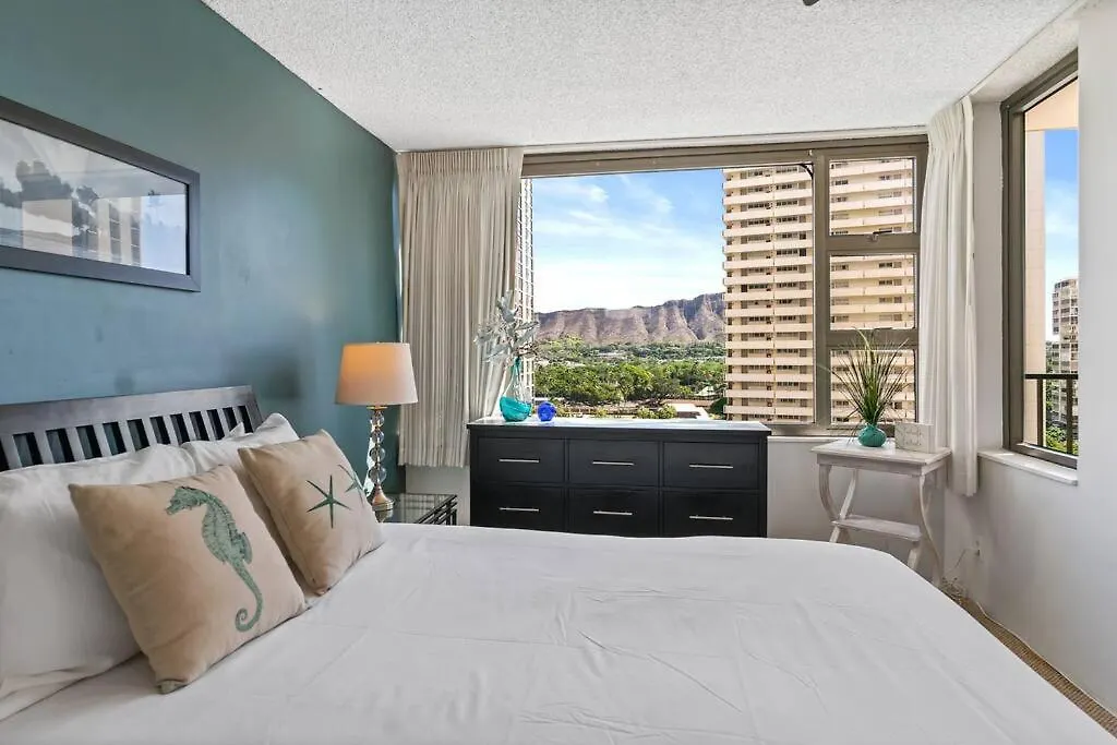Diamond Head View @Waikiki Banyan Apartment Honolulu